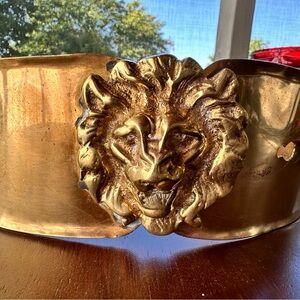 Antique brass lion head belt. Notches for 30-31” waist. 3” wide